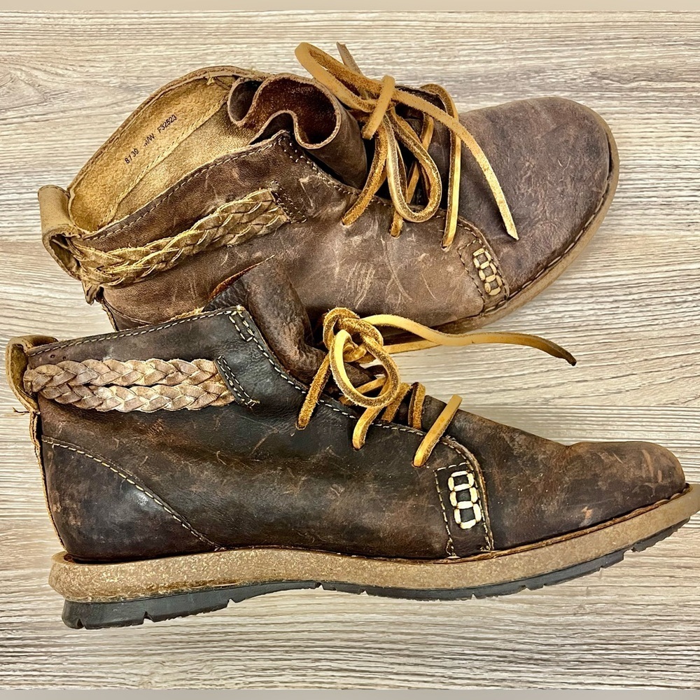 Born Temple brown Leather Ankle Boots Size 8 Distressed - Picture 4 of 10